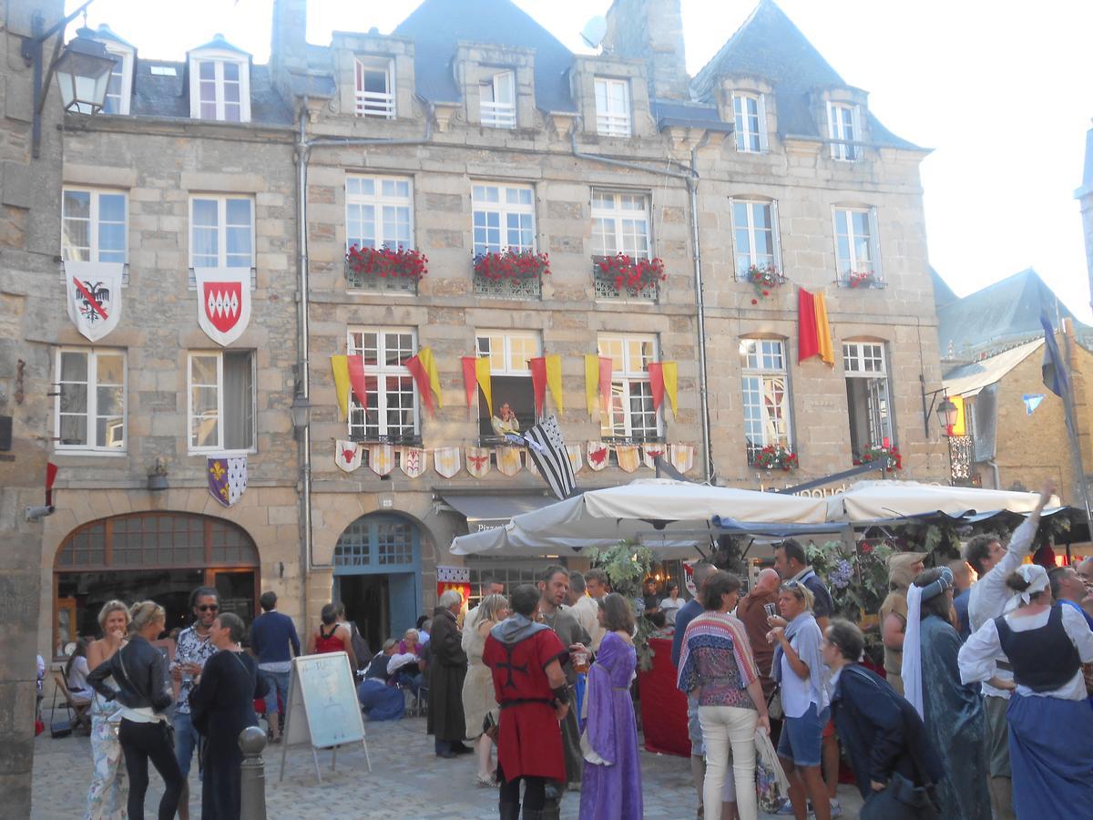 Lanvallay La Tocade Del Arte - Dinan B&B 외부 사진